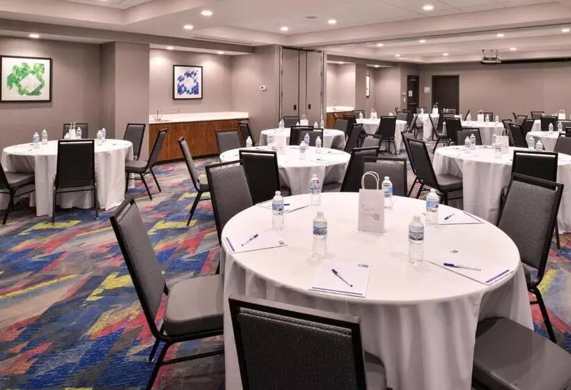 ホテル Holiday Inn Express And Suites Bryant   Benton Area, An Ihg