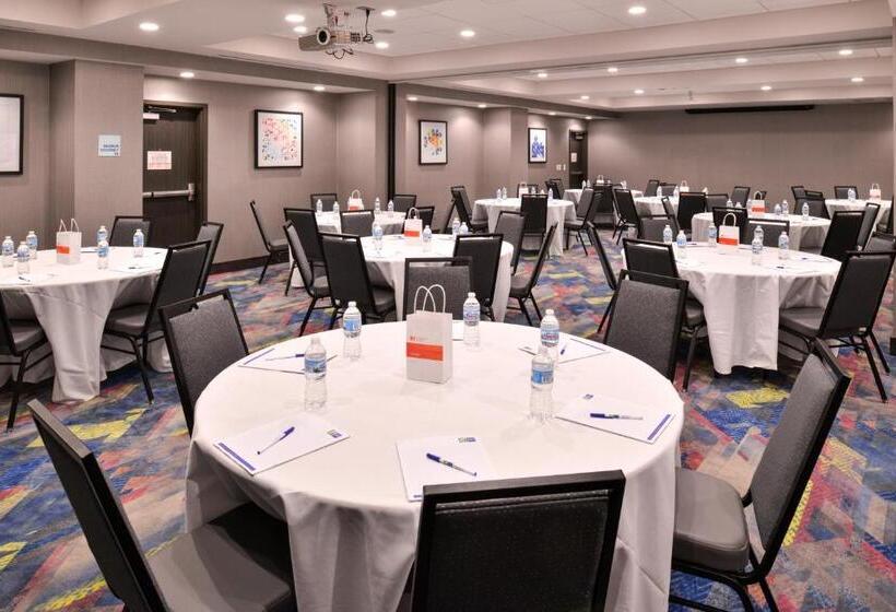 فندق Holiday Inn Express And Suites Bryant   Benton Area, An Ihg