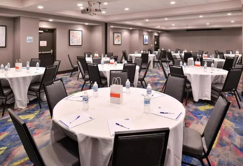 ホテル Holiday Inn Express And Suites Bryant   Benton Area, An Ihg
