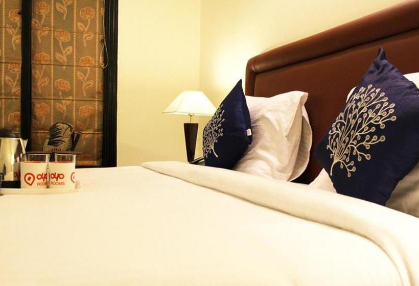 Hotel Oyo Premium Ambience Mall II