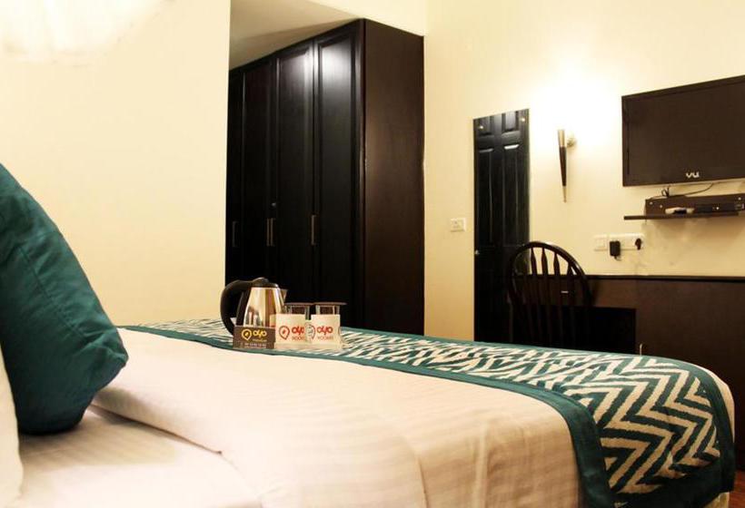 Hotel Oyo Premium Ambience Mall II