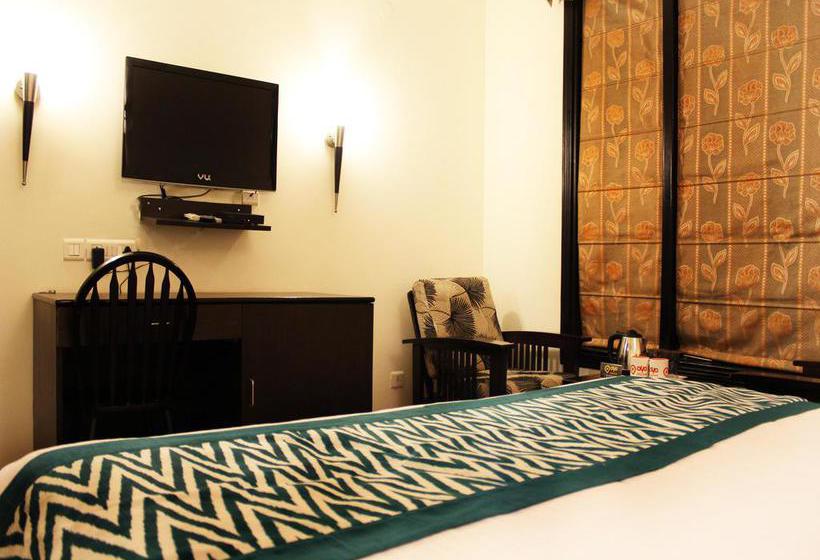 Hotel Oyo Premium Ambience Mall II