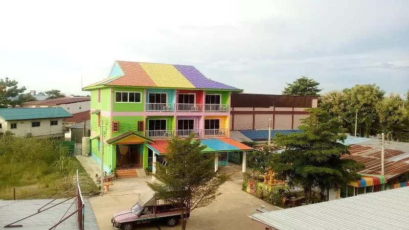 هتل Rueang Sri Si Ri