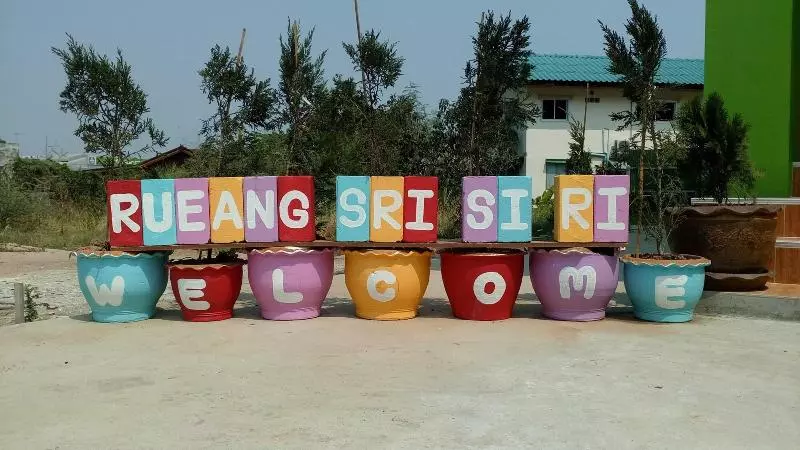 هتل Rueang Sri Si Ri