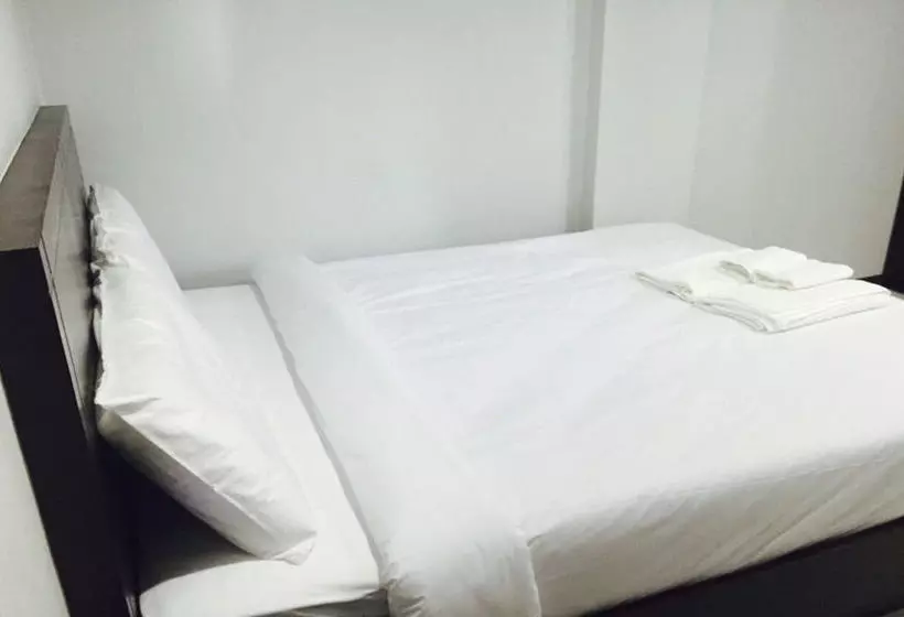 Hotelli Siriwat Apartment