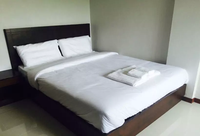 Hotelli Siriwat Apartment