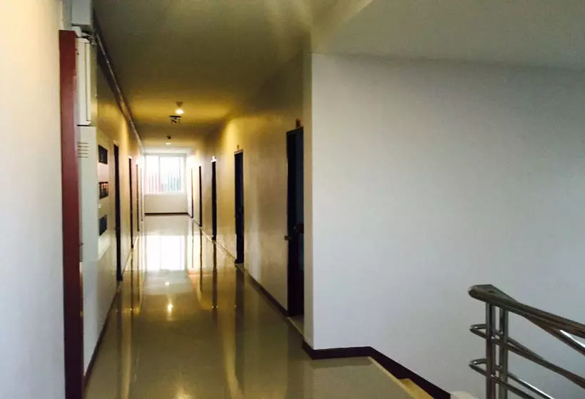 Hotelli Siriwat Apartment