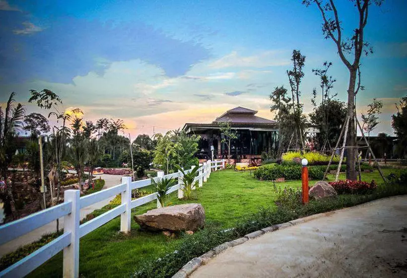 Hotelli The Canal Garden Resort