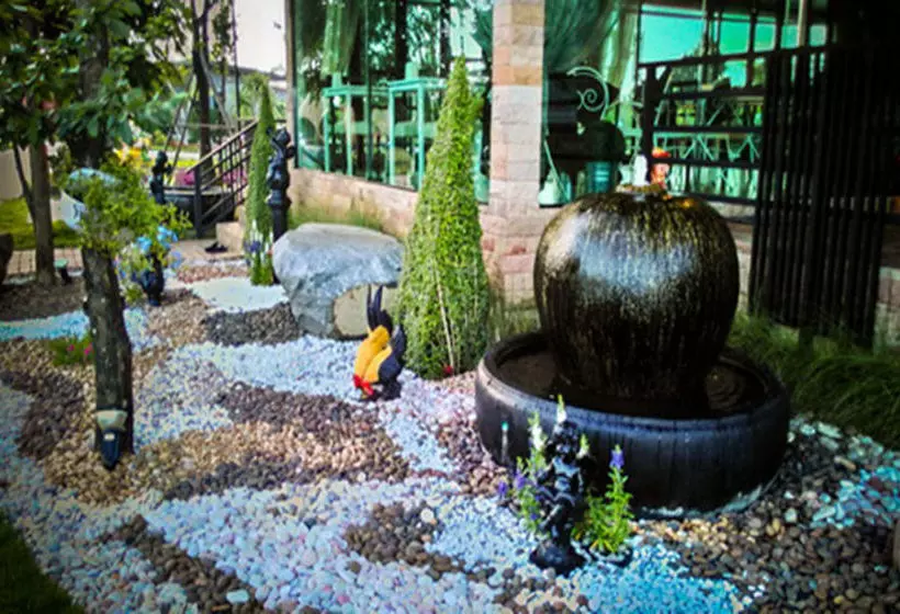 Hotelli The Canal Garden Resort