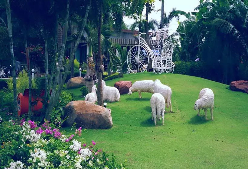 Hotelli The Canal Garden Resort