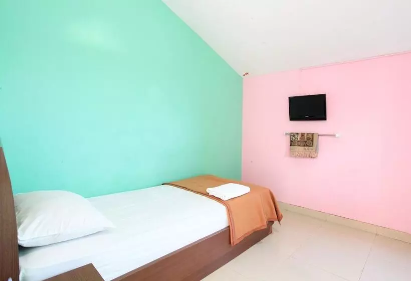Hotelli The Nancy S Homestay Pekanbaru Mitra Reddoorz