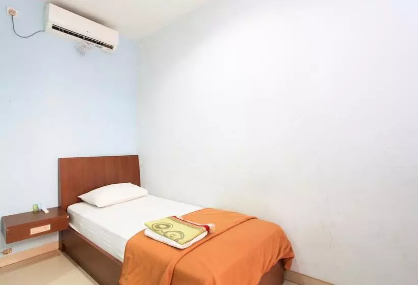 Hotelli The Nancy S Homestay Pekanbaru Mitra Reddoorz