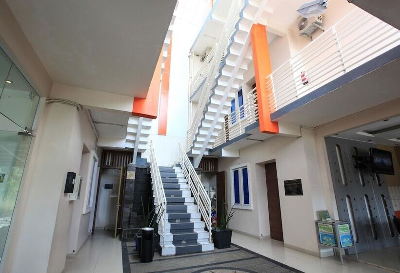 فندق The Nancy S Homestay Pekanbaru Mitra Reddoorz