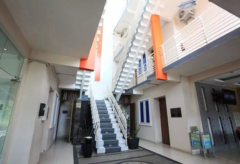 Hotelli The Nancy S Homestay Pekanbaru Mitra Reddoorz