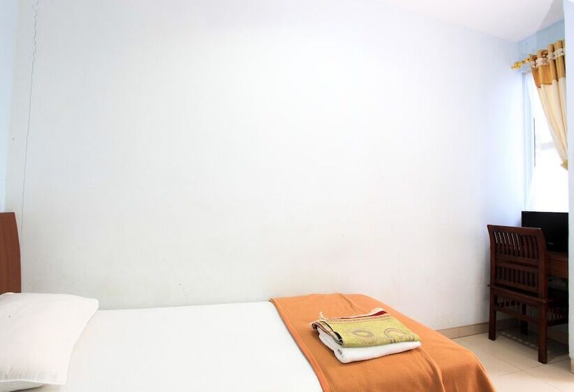 فندق The Nancy S Homestay Pekanbaru Mitra Reddoorz