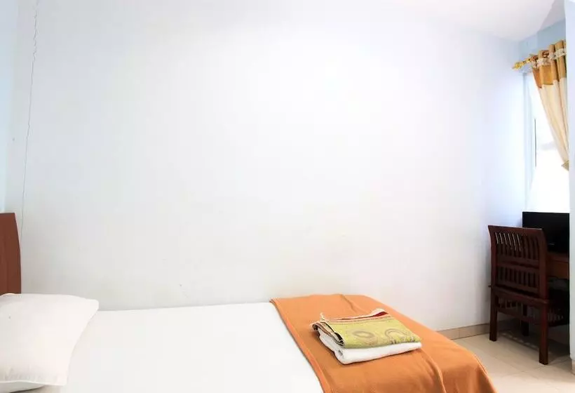 Hotelli The Nancy S Homestay Pekanbaru Mitra Reddoorz