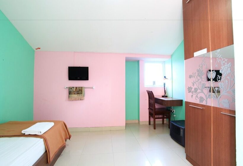 فندق The Nancy S Homestay Pekanbaru Mitra Reddoorz