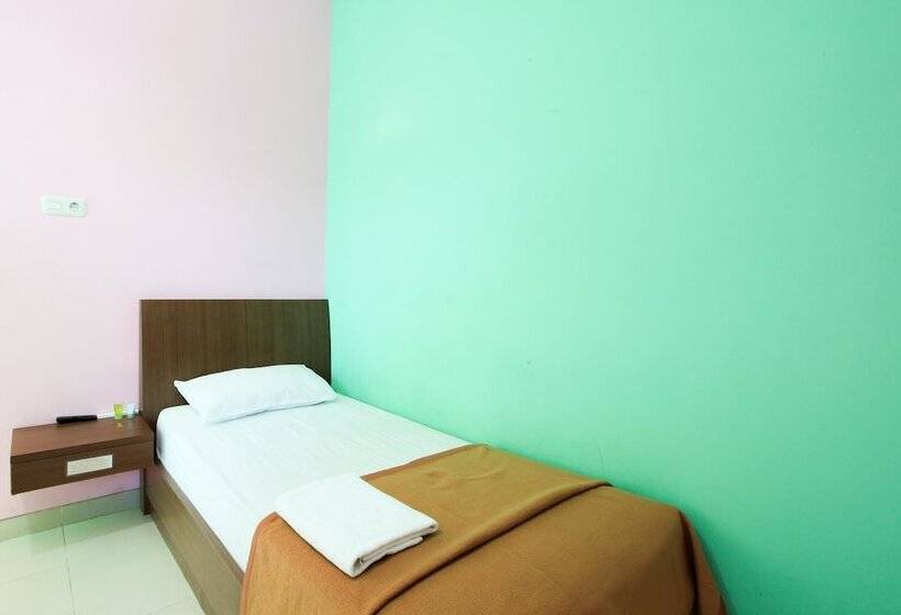 فندق The Nancy S Homestay Pekanbaru Mitra Reddoorz