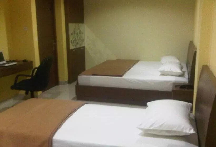 Hotelli The Nancy S Homestay Pekanbaru Mitra Reddoorz
