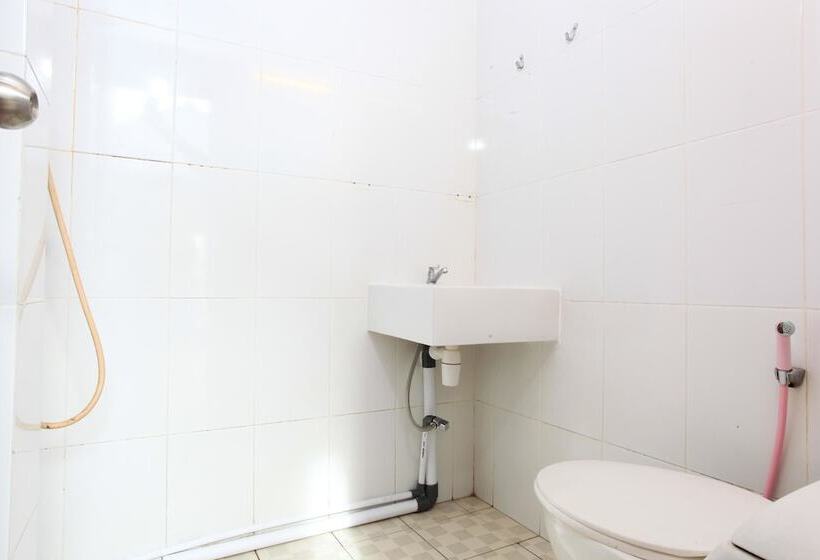 فندق The Nancy S Homestay Pekanbaru Mitra Reddoorz