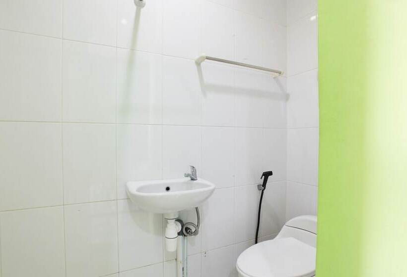 فندق The Nancy S Homestay Pekanbaru Mitra Reddoorz