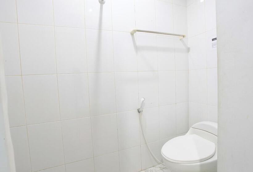 فندق The Nancy S Homestay Pekanbaru Mitra Reddoorz