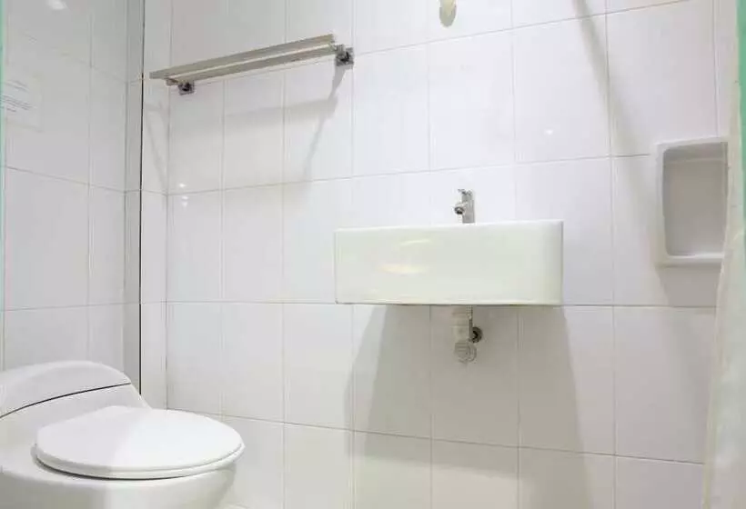 Hotelli The Nancy S Homestay Pekanbaru Mitra Reddoorz