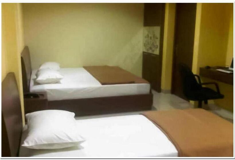 فندق The Nancy S Homestay Pekanbaru Mitra Reddoorz