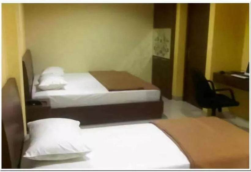 Hotelli The Nancy S Homestay Pekanbaru Mitra Reddoorz