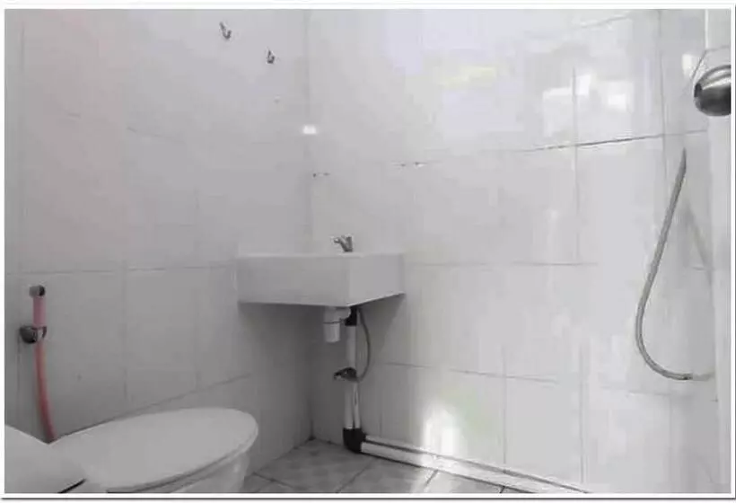 Hotelli The Nancy S Homestay Pekanbaru Mitra Reddoorz