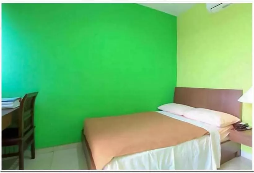 Hotelli The Nancy S Homestay Pekanbaru Mitra Reddoorz