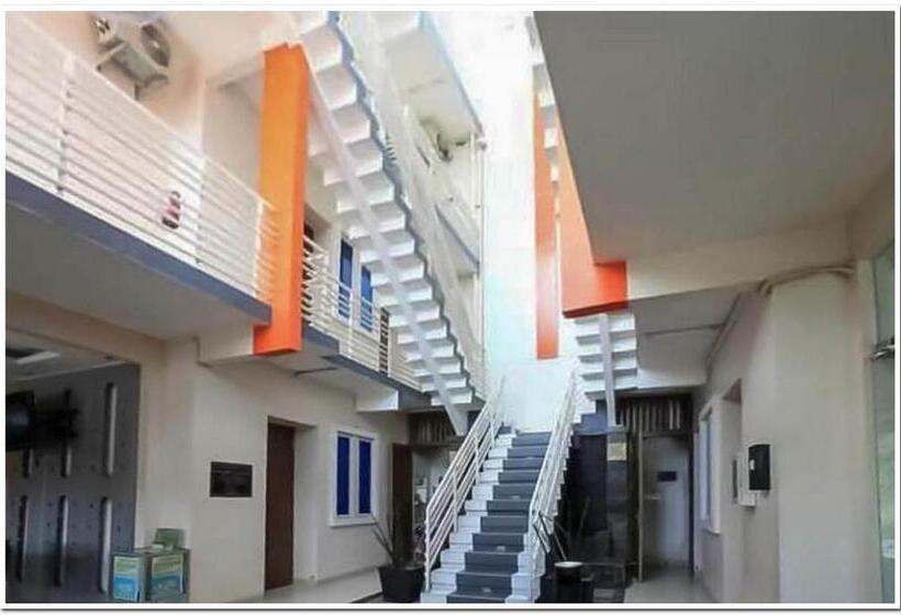 فندق The Nancy S Homestay Pekanbaru Mitra Reddoorz