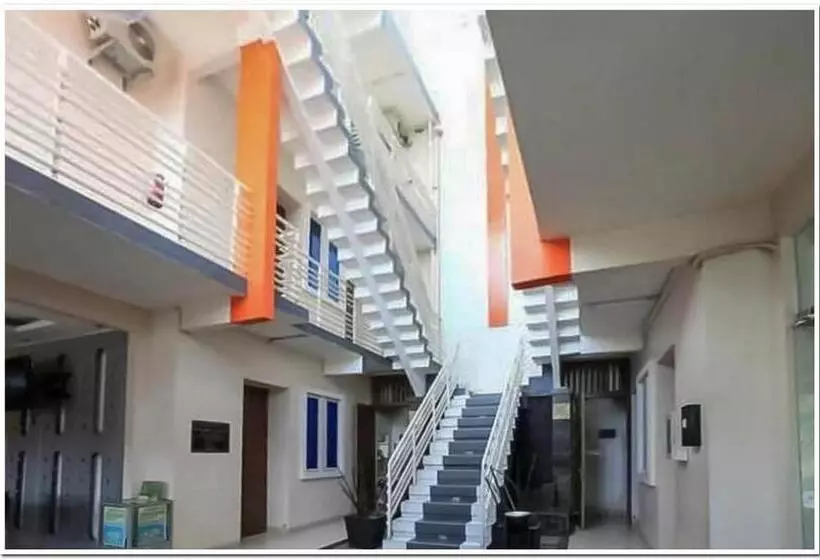 Hotelli The Nancy S Homestay Pekanbaru Mitra Reddoorz