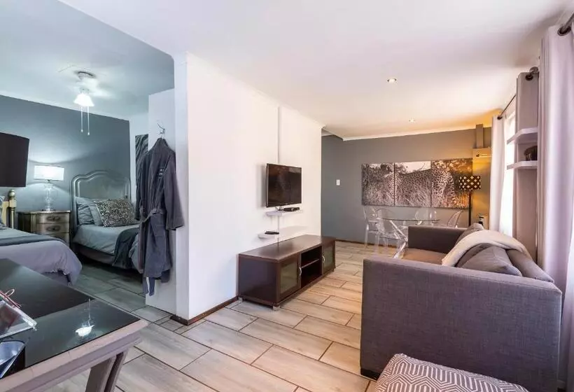 Majatalo Ama Zulu Guesthouse & Safaris