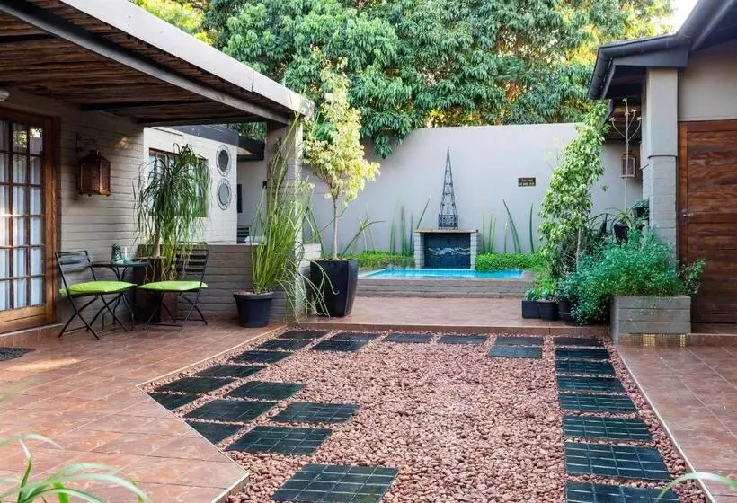 Majatalo Ama Zulu Guesthouse & Safaris