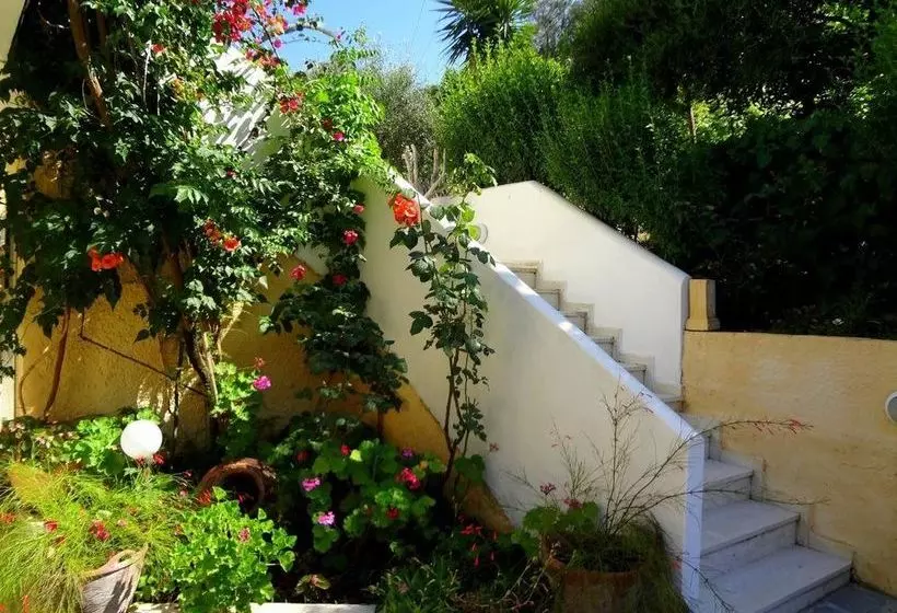 Veroniki Studios & Apartments