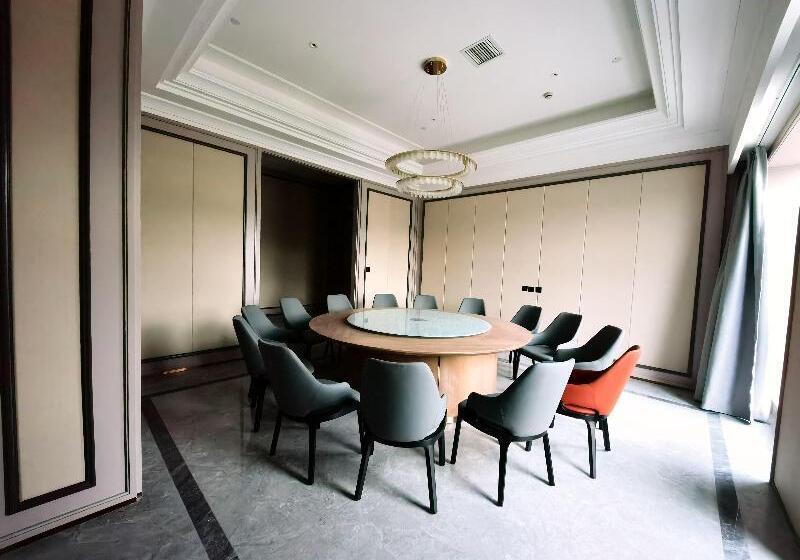 Hotel Madison Urumqi Highspeed Railway Station Wanda Plaza