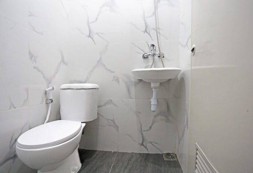 Hotel J&b Rooms By Oyo