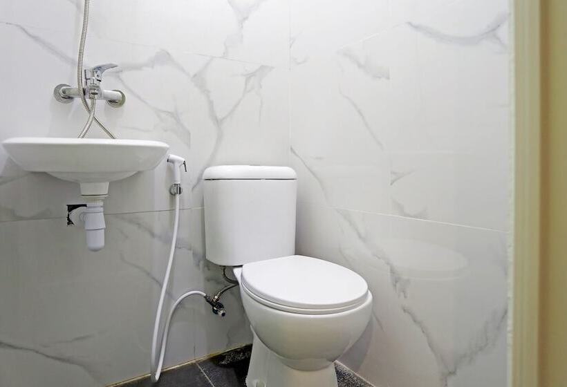 Hotel J&b Rooms By Oyo