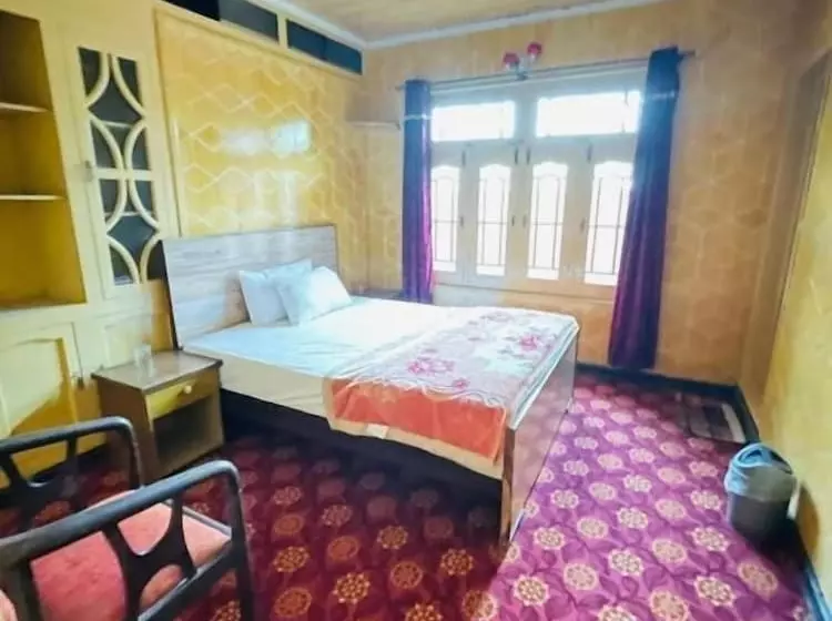 هتل Laal Haveli