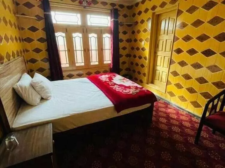هتل Laal Haveli