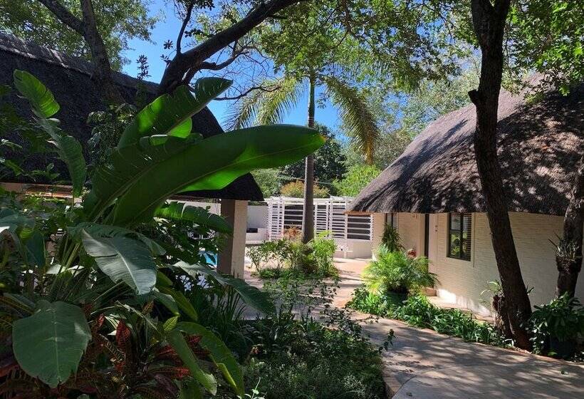 هتل Pamarah Lodge