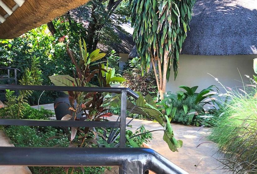 هتل Pamarah Lodge