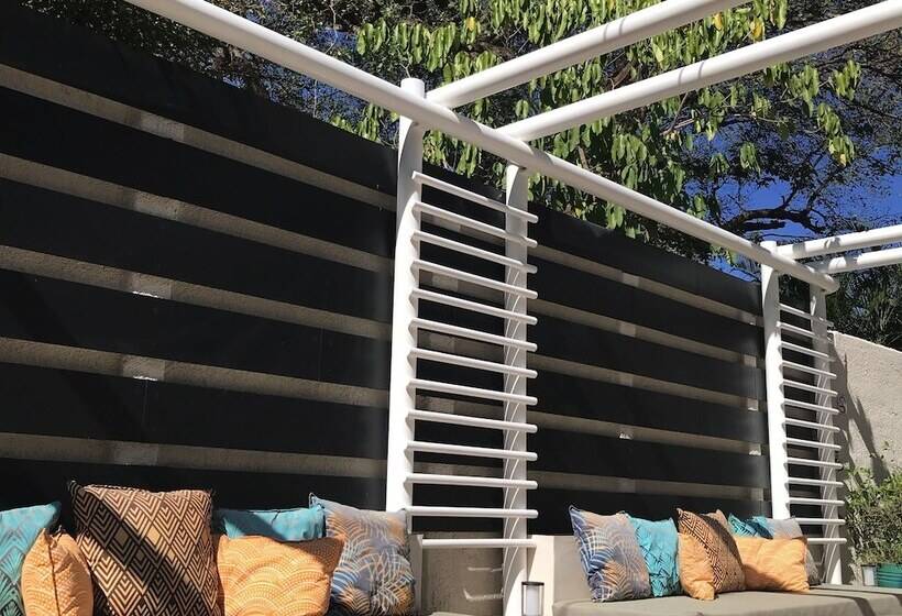 هتل Pamarah Lodge