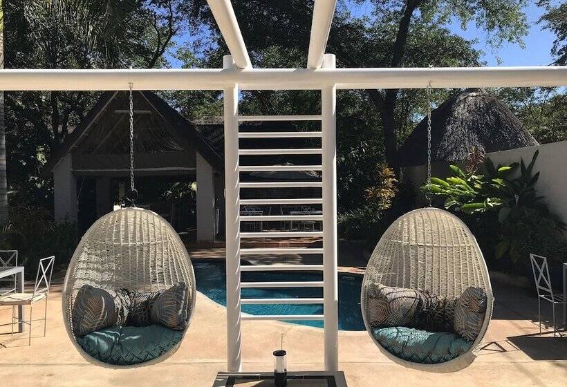 هتل Pamarah Lodge