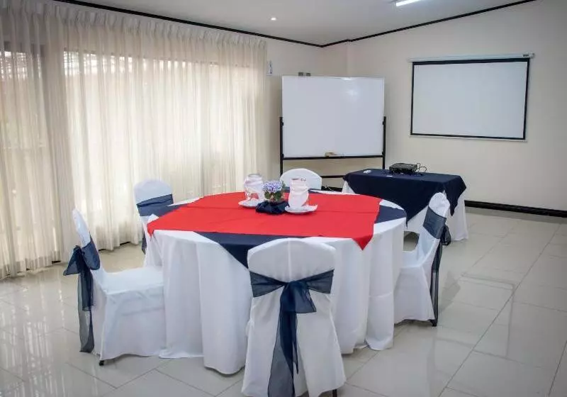 هتل Y Restaurante El Guarco