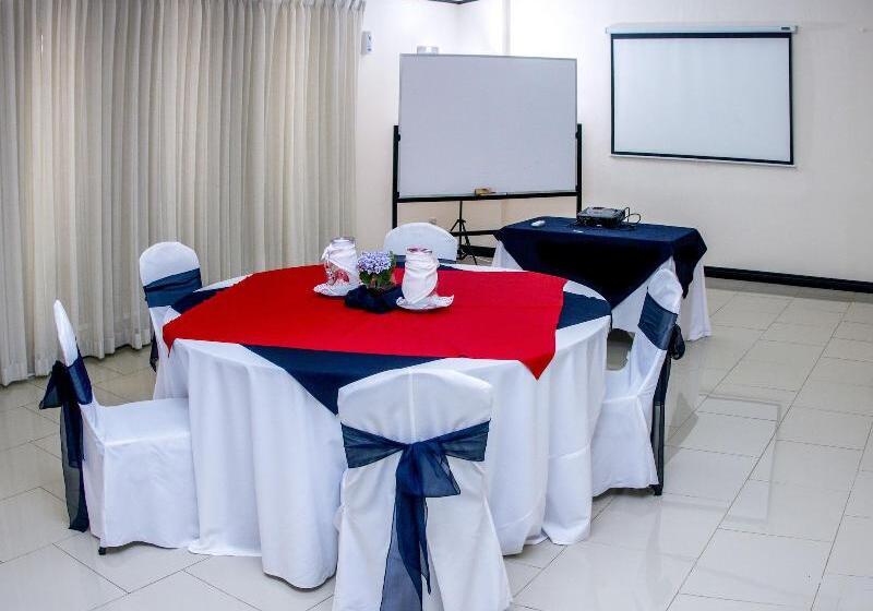 Отель Y Restaurante El Guarco