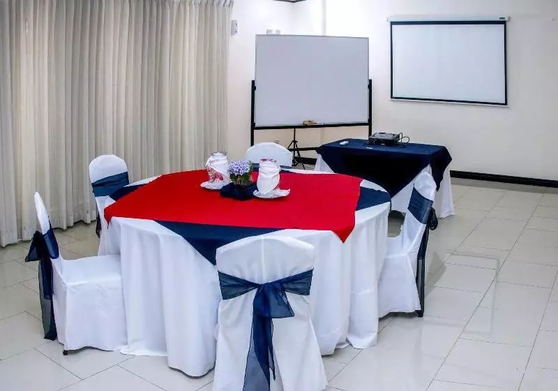 هتل Y Restaurante El Guarco