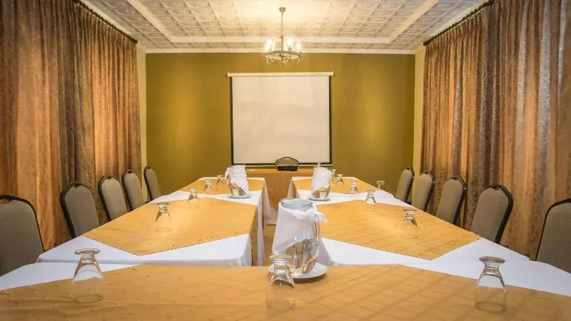 هتل Y Restaurante El Guarco