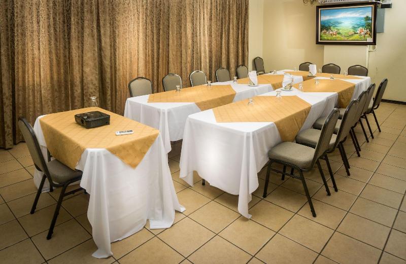 Отель Y Restaurante El Guarco